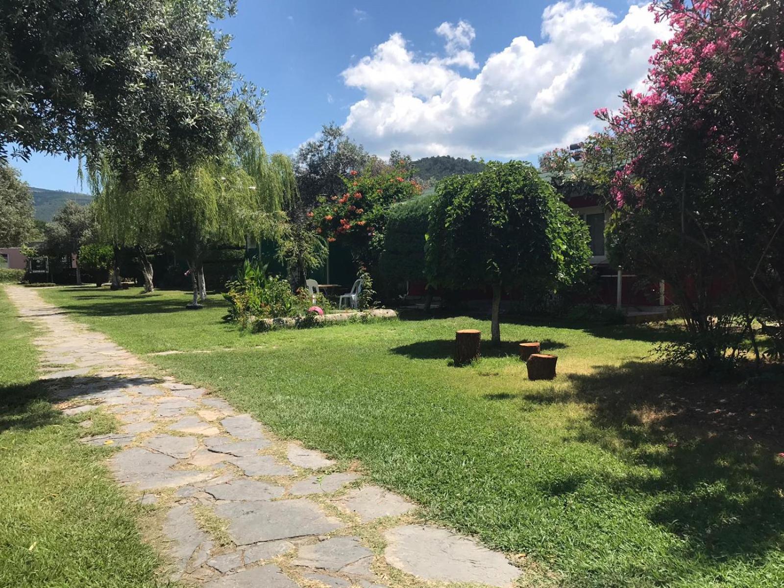 Отель Cicek Evler Tatil Koeyue Армутлу Экстерьер фото